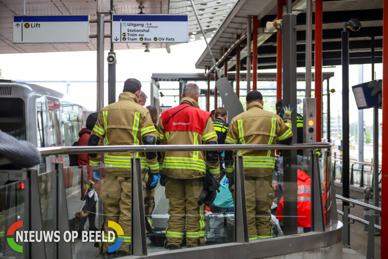 Man zwaargewond na val op roltrap in Metrostation Schiedam-Centrum