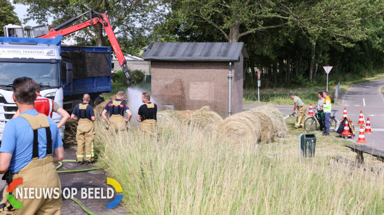 Brandweer langdurig bezig met brandende stapel hooibalen Ruisscheweg – N217 Nieuw-Beijerland