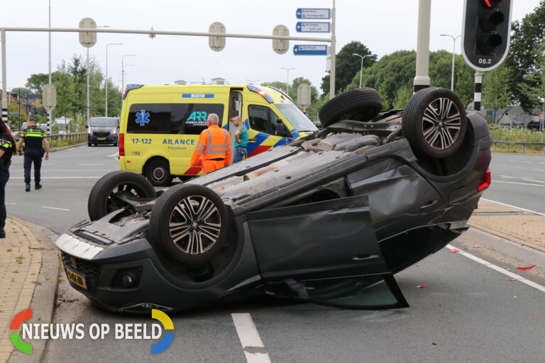 Auto over de kop C.G Roosweg Krimpen aan den IJssel