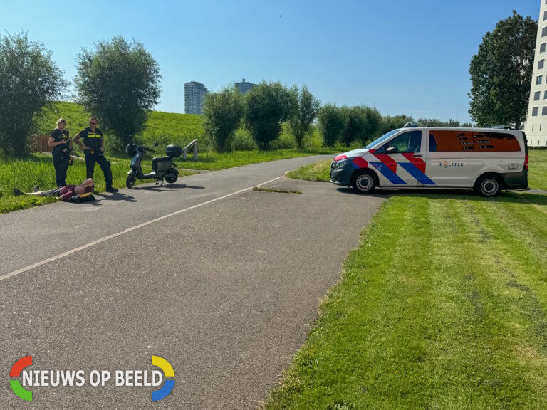 Scooterrijder gewond na eenzijdig ongeval Park Vossendijk Hoogvliet