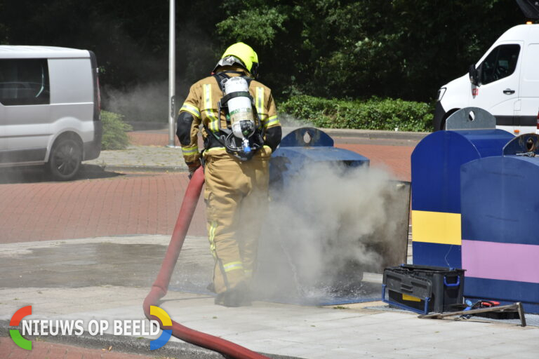 Veel rookontwikkeling bij brand in ondergrondse container, mogelijk opzettelijk in brand gezet Leliestraat Spijkenisse