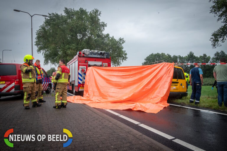 Auto rijdt sloot in; bestuurder gereanimeerd Groene Kruisweg Geervliet