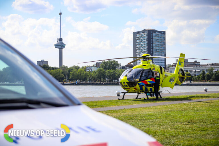 Hulpdiensten groots uitgerukt voor medische noodsituatie in het World Port Center in Rotterdam