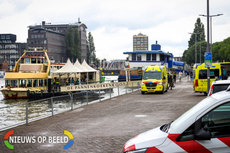 Meerdere gewonden na aanvaring Pannenkoekenboot met kade Parkhaven Rotterdam