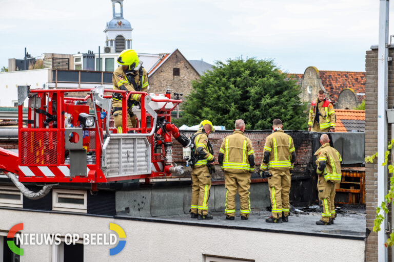 Uitslaande brand op dak van zorginstelling Westvest Schiedam