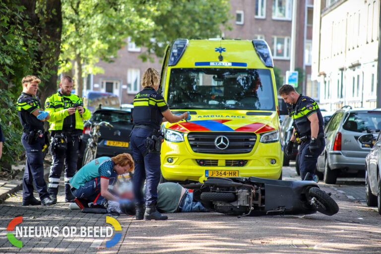 Scooterrijder zwaargewond door openzwaaiende autodeur Verschoorstraat Rotterdam