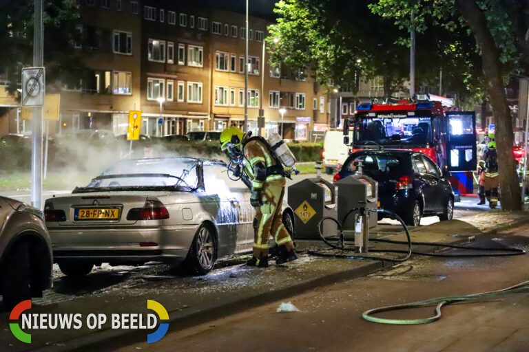 Auto uitgebrand na vermoedelijk brandstichting Pleinweg Rotterdam