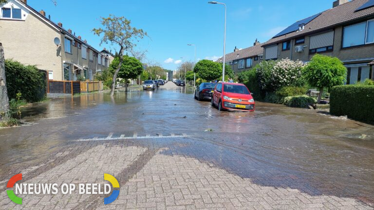 Enorme wateroverlast in Spijkenisse: Keplerlaan onder water en gaslek ontdekt