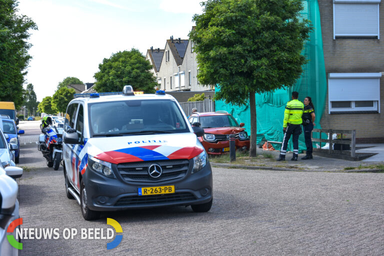 Man op fiets wordt aangereden door auto, bestuurder rijdt later tegen een boom Sientje Mesdag-van Houtenstraat Spijkenisse