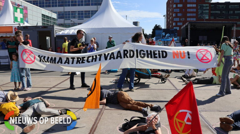 Extinction Rebellion voert actie tijdens Wereldhavendagen