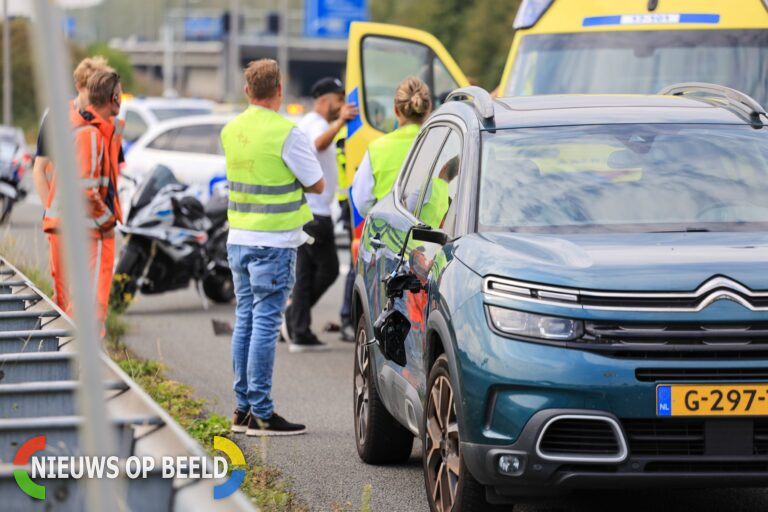 Motorrijder gewond na botsing met auto A15 Ridderkerk