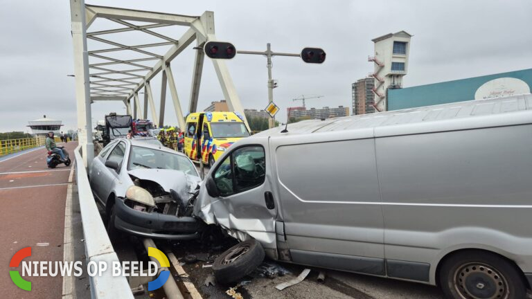 Algerabrug dicht tussen Krimpen en Capelle aan den IJssel door zwaar ongeluk