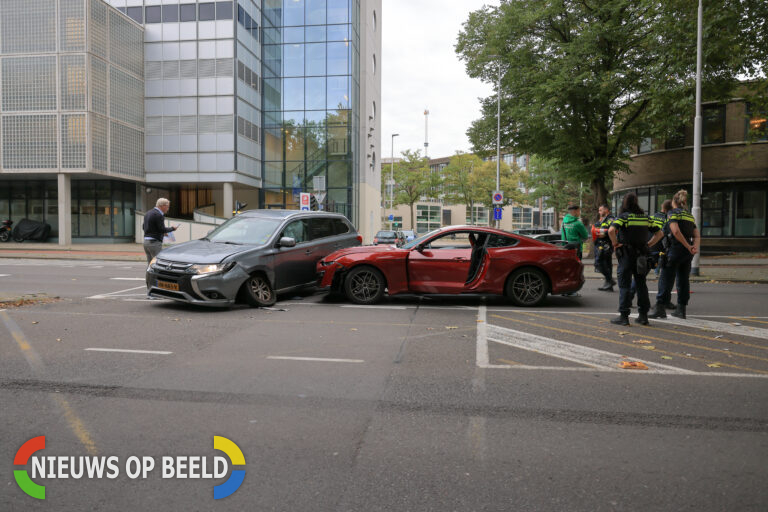 Opnieuw ongeluk op Academieplein in Rotterdam: Botsing tussen twee auto’s