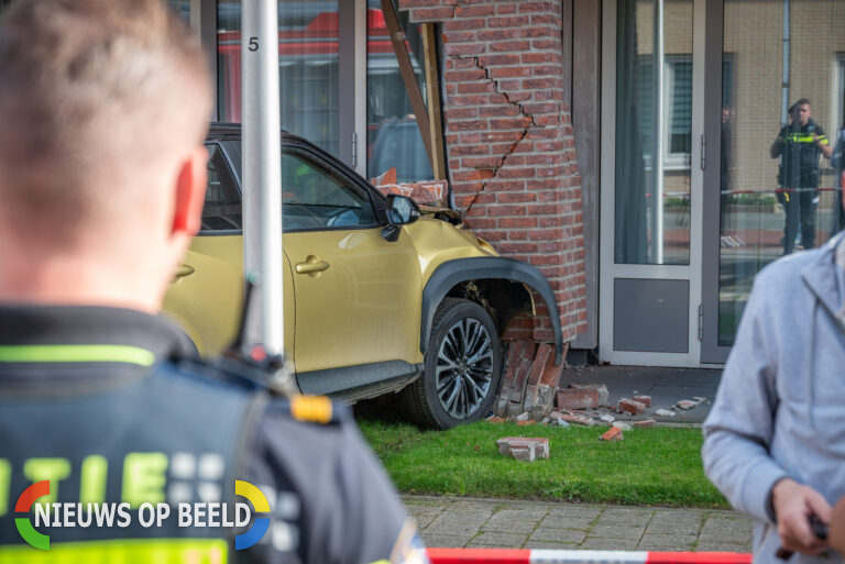 Vrouw rijdt tegen gevel van zorgcentrum Oude Watering Zuidland