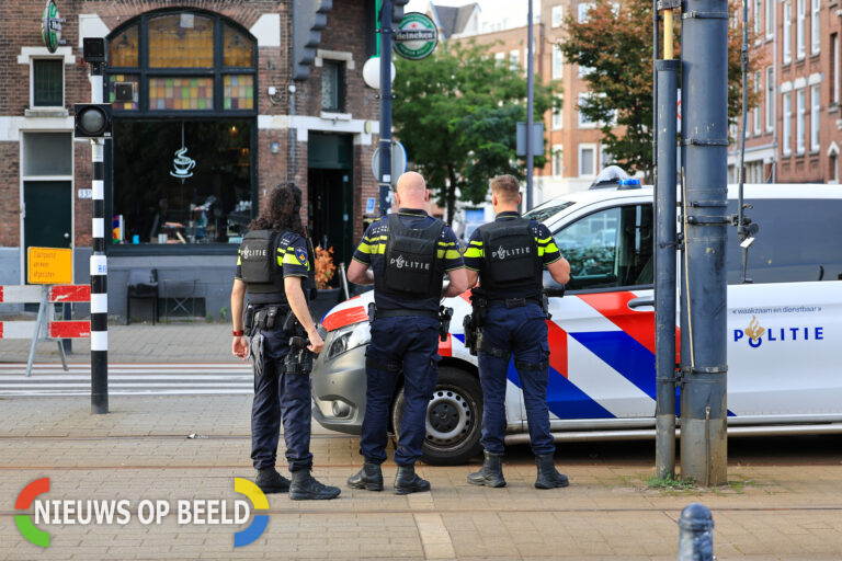 Politie valt café binnen Middellandplein Rotterdam