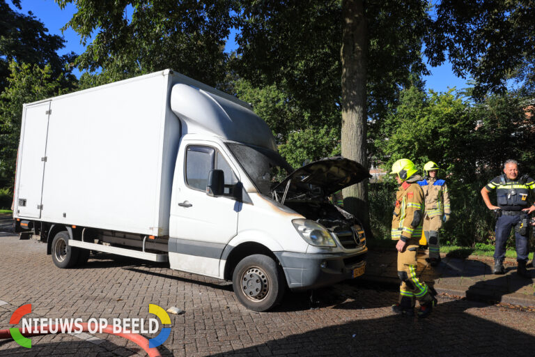 Bestelbus in de fik Reijerweg Ridderkerk