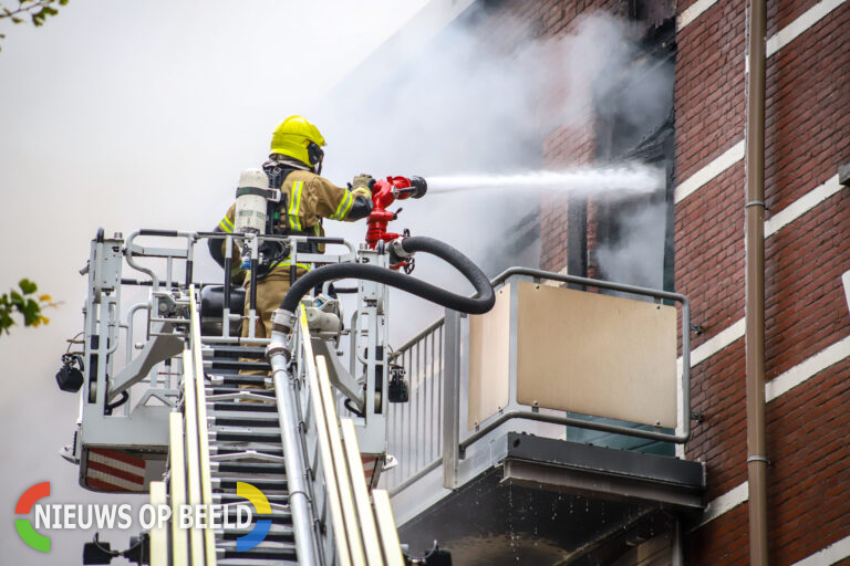 Zeer grote uitslaande brand in woningen Thorbeckestraat Rotterdam