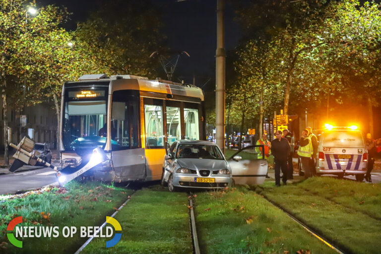 Gewonde na aanrijding tussen tram en auto Slinge Rotterdam