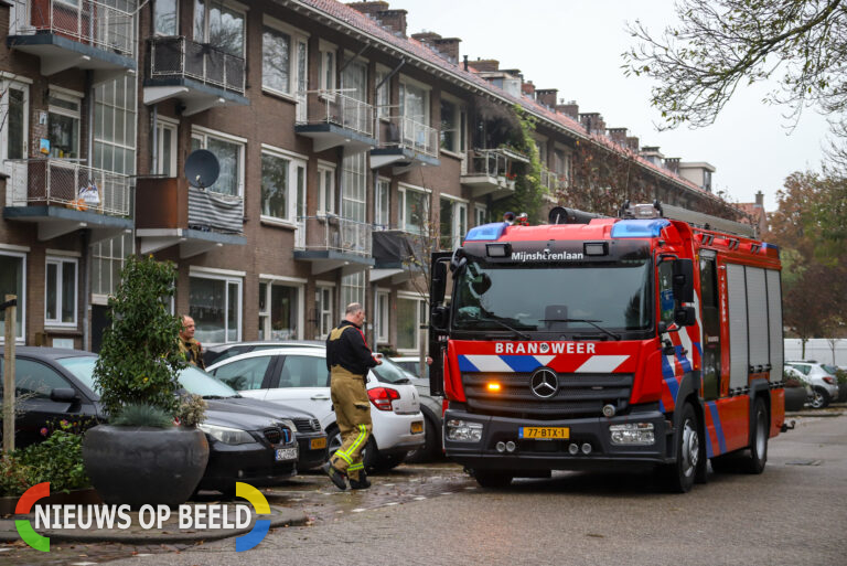 Bewoners tussen drijvende drollen na forse waterlekkage in portiek Lepelaarsingel Rotterdam