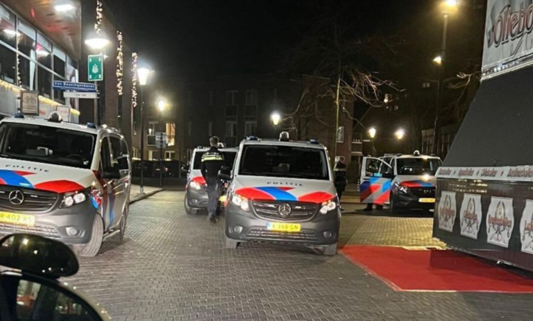 Medewerker snackbar Barendrecht naar ziekenhuis na mishandeling; vier verdachten aangehouden