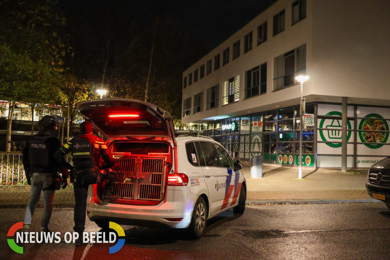 Politiemacht ingezet na melding mogelijke overval Spar Capelsebrug Rotterdam