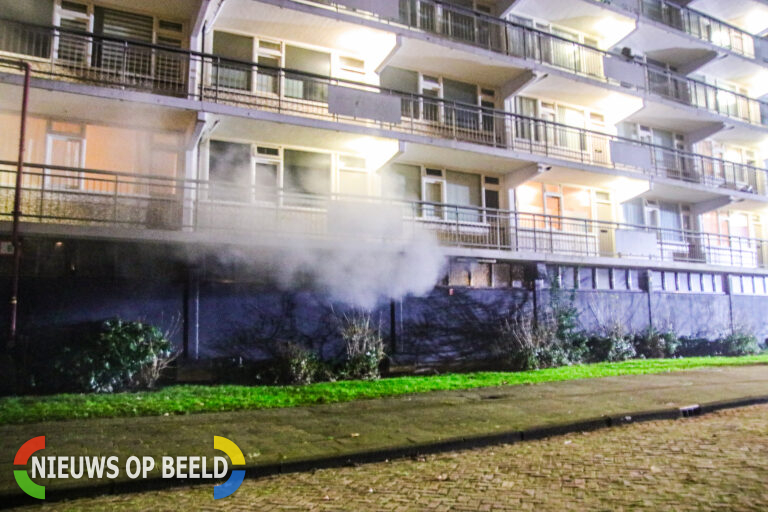 Twaalf woningen ontruimd na brandstichting kelderbox Burgemeester Zanenveldstraat Maassluis