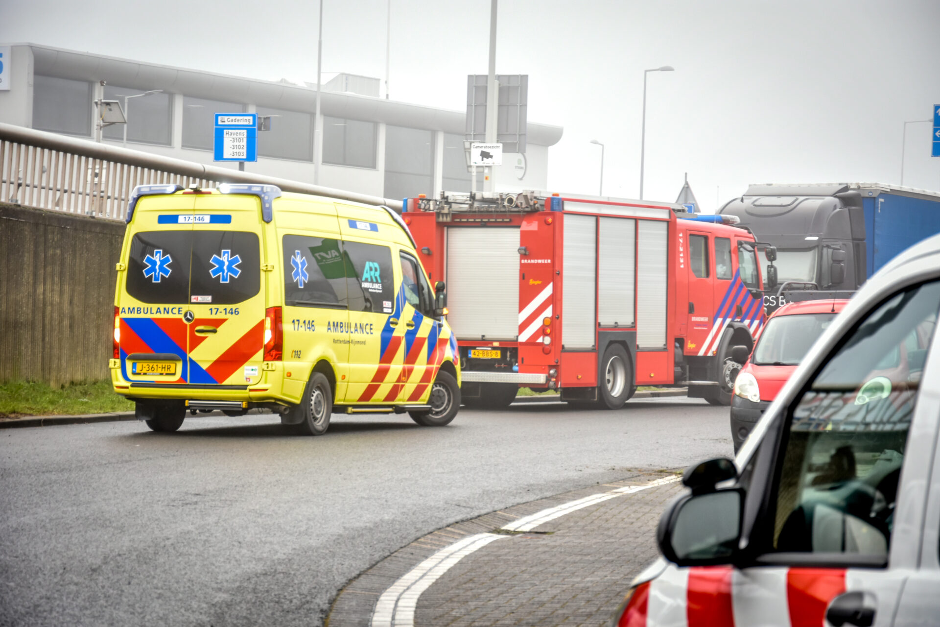 Overleden persoon aangetroffen in cabine van geparkeerde vrachtwagen