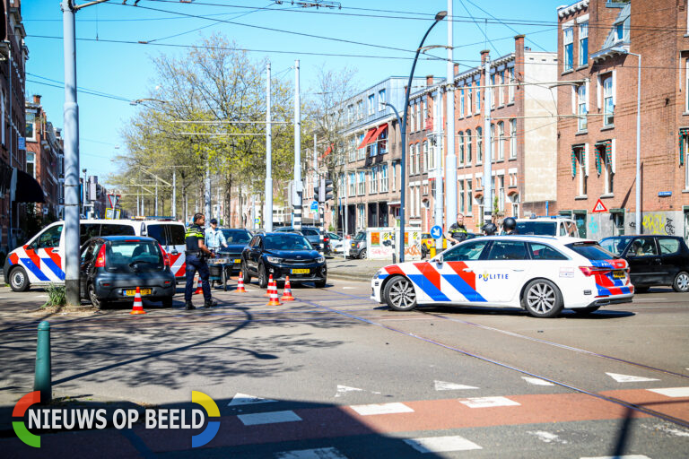 Bestuurder aangehouden voor rijden onder invloed na aanrijding Claes de Vrieselaan Rotterdam