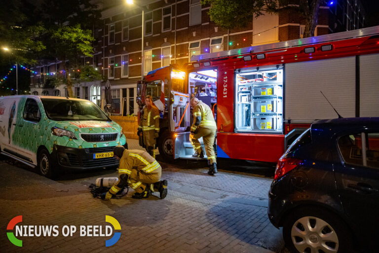 Brandweer rukt uit voor rookontwikkeling in portiekflat Sumatraweg Rotterdam