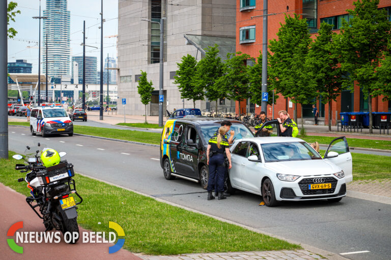 Drie voertuigen betrokken bij aanrijding Posthumalaan Rotterdam
