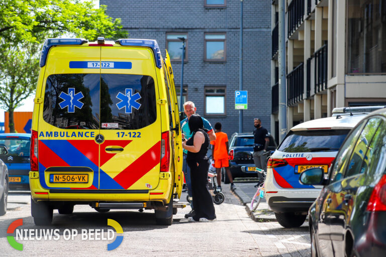 Kind lichtgewond na aanrijding met auto Indrapoerastraat Rotterdam