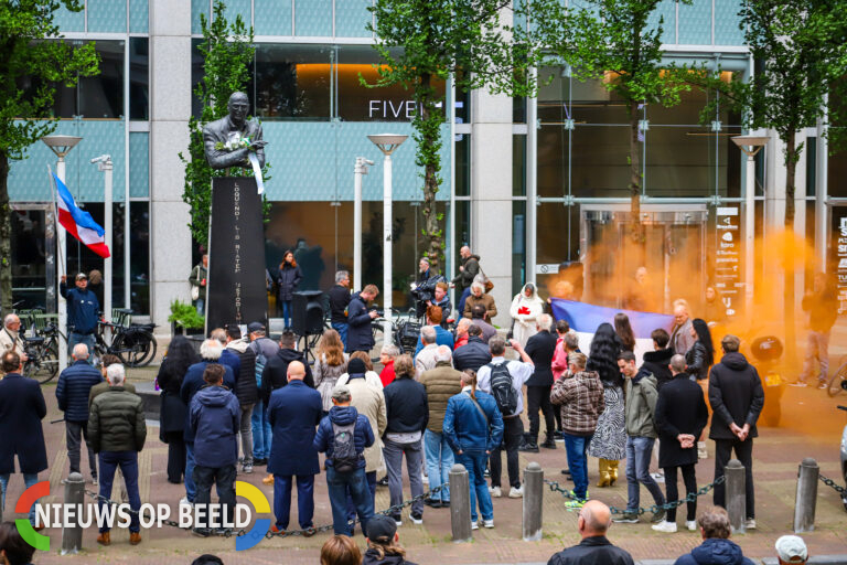 Herdenking doodgeschoten politicus Pim Fortuyn druk bezocht Korte Hoogstraat Rotterdam