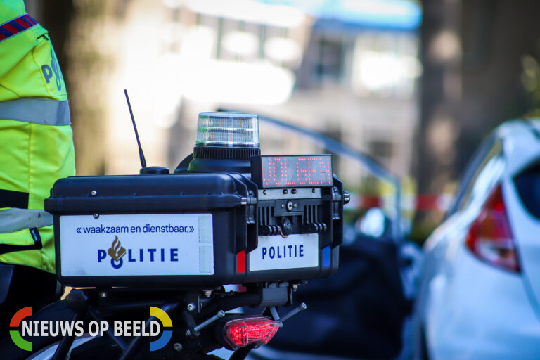 Aanhoudingen en vondst van wapens tijdens grootschalige ondermijningsactie politie in Rotterdam