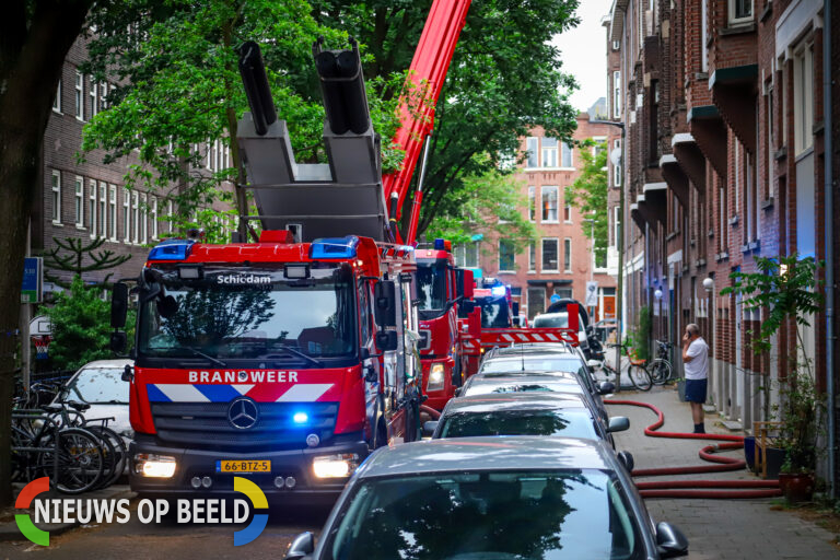 Flinke brand op dakterras van woning Veelzichtstraat Rotterdam