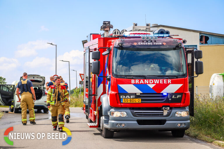 Elektrische auto vliegt tijdens het rijden in brand Oostdijk Rotterdam