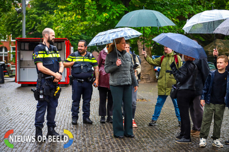 Burgemeester Carola Schouten bezoekt drukbezochte veiligheidsdag in Rotterdam