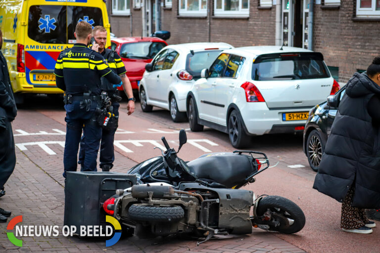 Twee gewonden na aanrijding tussen twee scooters Dorpsweg Rotterdam