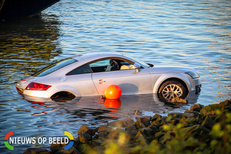 Automobilist onder invloed met auto te water geraakt Staaldiepseweg Brielle
