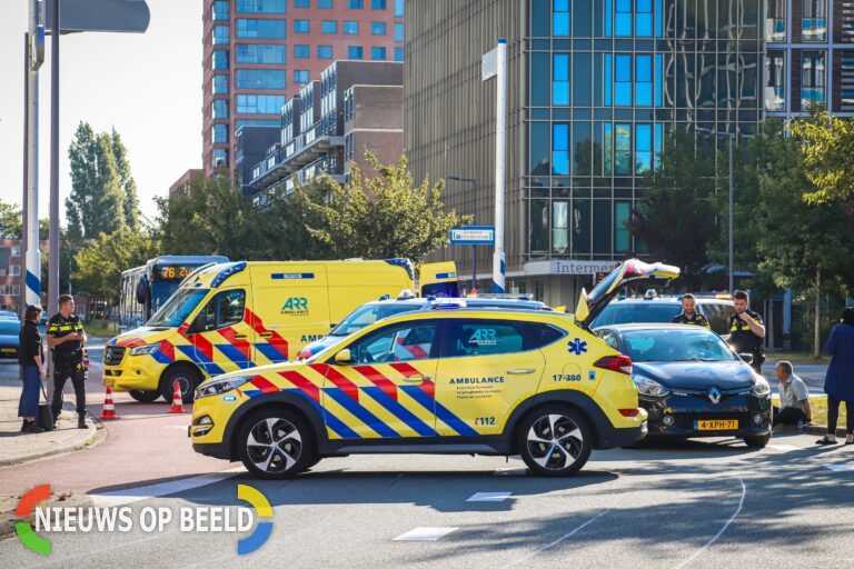 Fietster gewond na aanrijding met auto Motorstraat Rotterdam