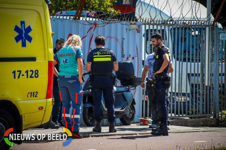 Scooterrijder gewond na aanrijding met auto Doklaan Rotterdam