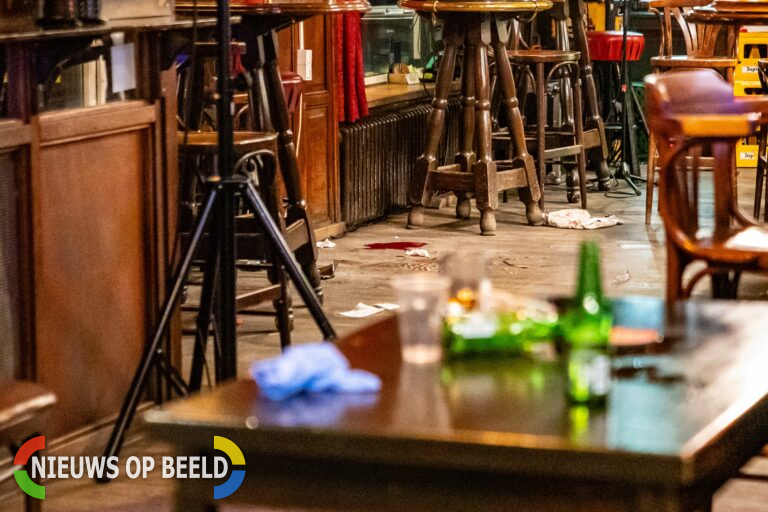 Twee slachtoffers na schietpartij in café aan de Witte van Haemstedestraat ( Middellandplein ) Rotterdam mogelijk het verkeerde doelwit