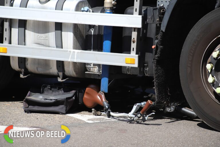 Fietser onder vrachtwagen Eendrachtsplein Rotterdam
