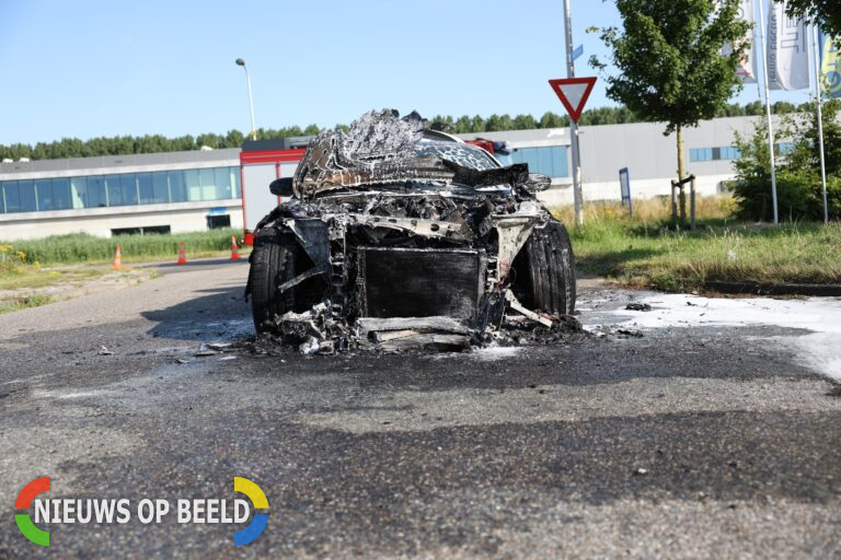 Autobrand mogelijk technische oorzaak , Florijnstraat Ridderkerk
