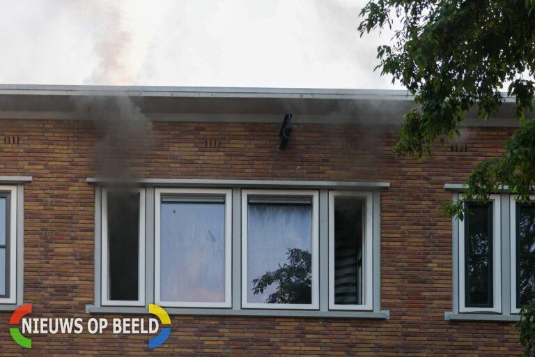 Uitslaande brand in dak van woning Verboomstraat Rotterdam