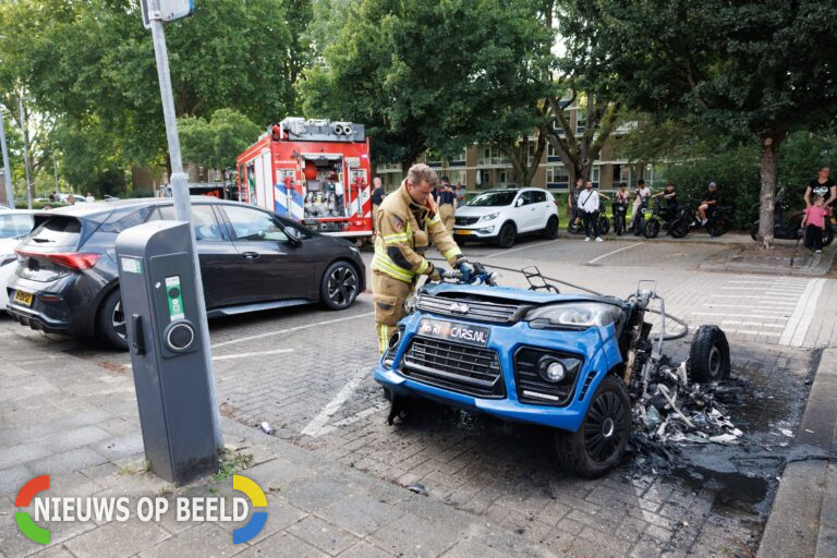Elektrische brommobiel volledig uitgebrand in Rotterdam-Zevenoord