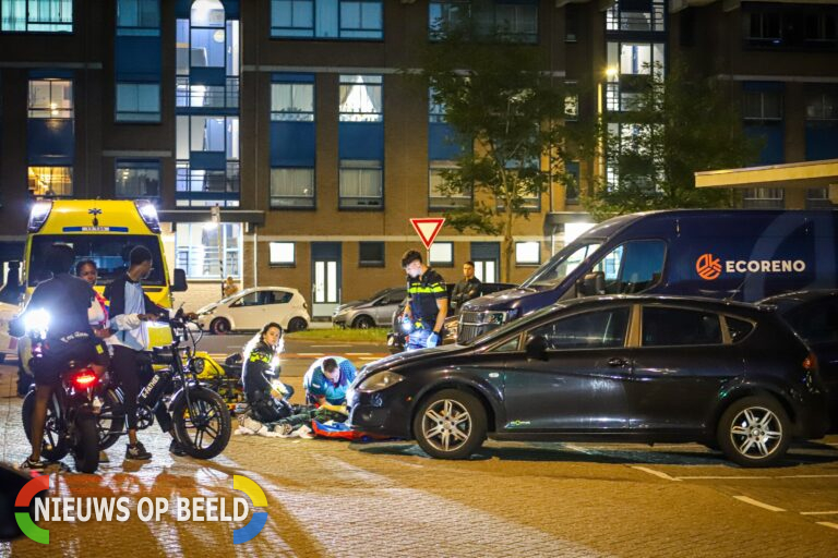 Scooterrijder gewond na aanrijding met auto Strevelsweg Rotterdam