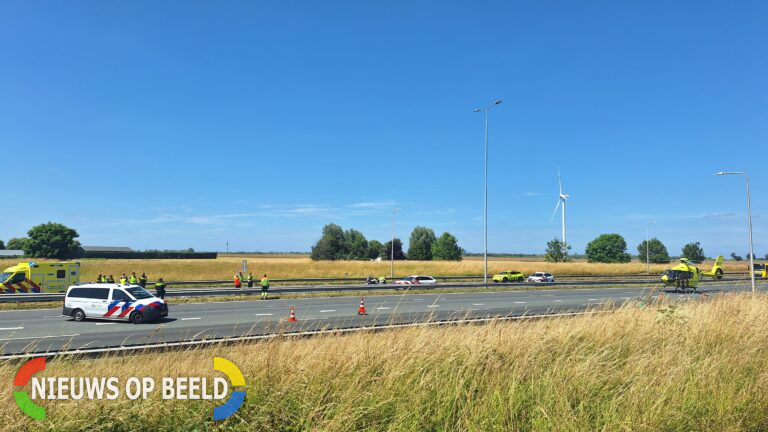 Twee gewonden bij aanrijding tussen motor en auto op A29 richting Heinenoord: traumahelikopter ingezet