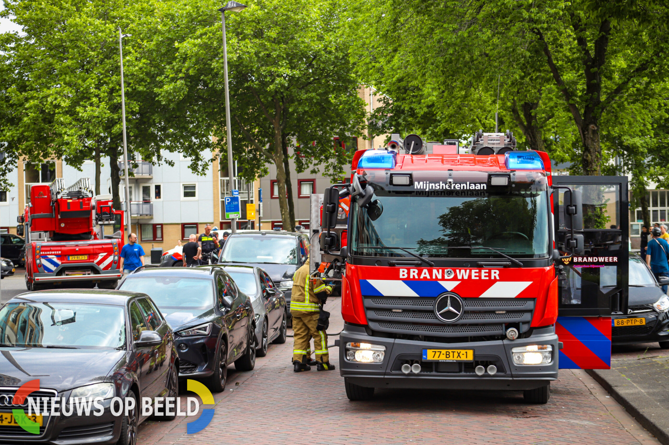 Hulpdiensten uitgerukt voor melding woningbrand Vuurplaat Rotterdam