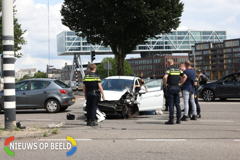Auto ramt stoplicht  Brugweg Willemsbrug Rotterdam