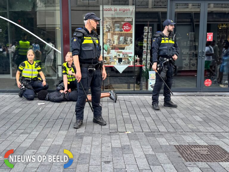 Opnieuw tientallen aanhoudingen en wapenvondsten tijdens zomercarnaval in Rotterdam: feest of risico?